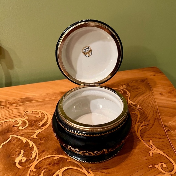 Vintage Hand Painted Floral & Cobalt Blue Porcelain Dresser Trinket Jewelry Box - Picture 3 of 6